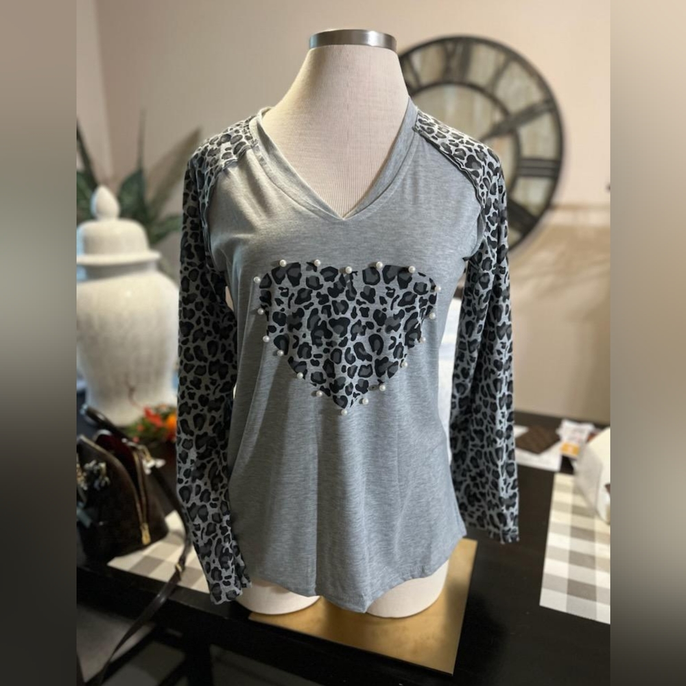 Long sleeve heart applica top